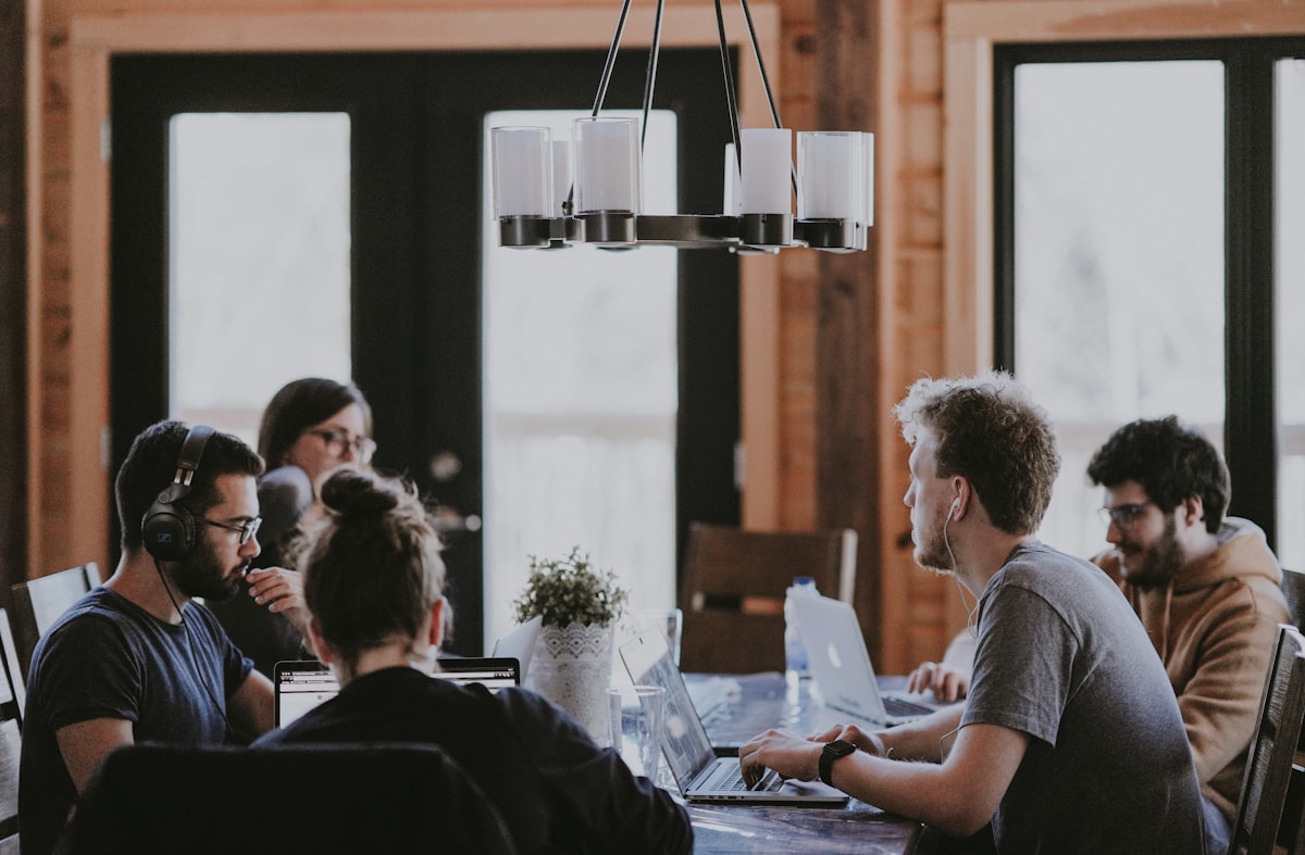 Espace de coworking moderne adapté aux entrepreneurs et startups
